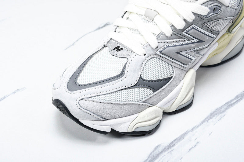 New Balance 9060 OLIVINA