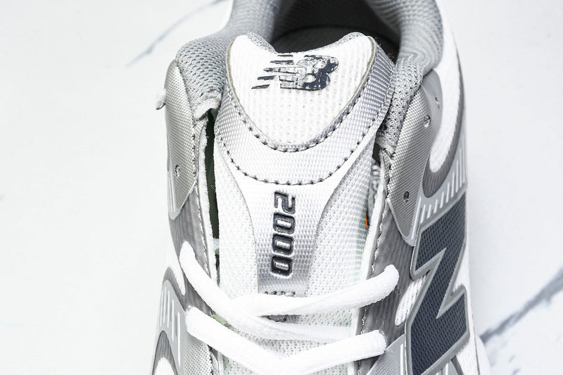 Tênis New Balance 2000