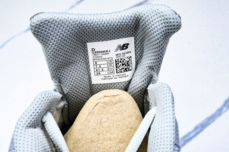 Tênis New Balance 2000