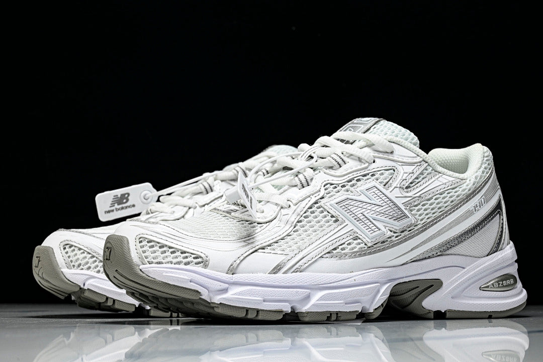 New Balance 740