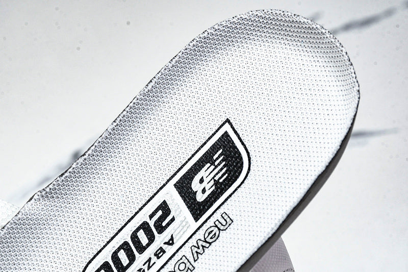 Tênis New Balance 2000