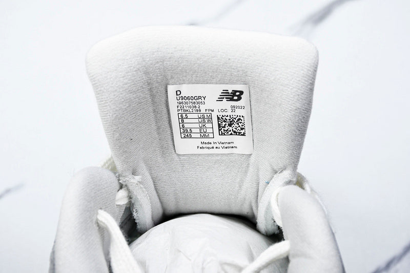 New Balance 9060 OLIVINA