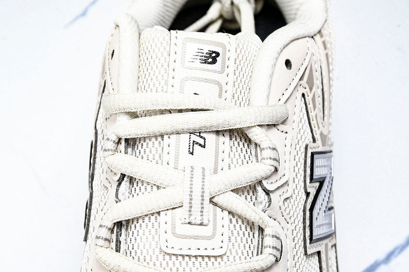 New Balance 740