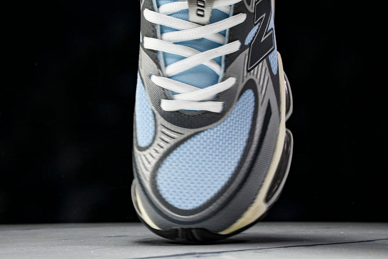 Tênis New Balance 2000