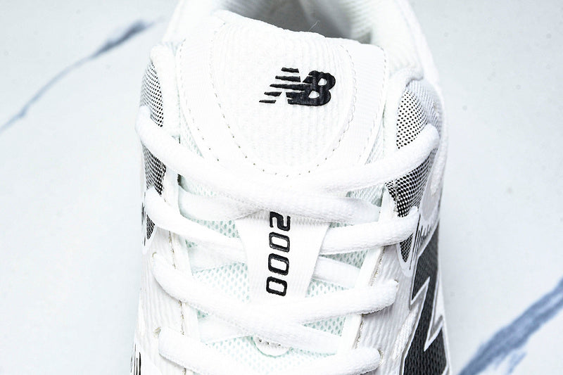 Tênis New Balance 2000
