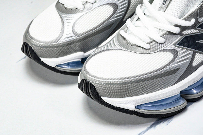 Tênis New Balance 2000