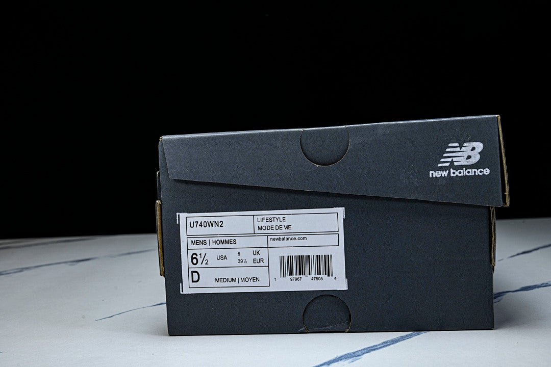 New Balance 740