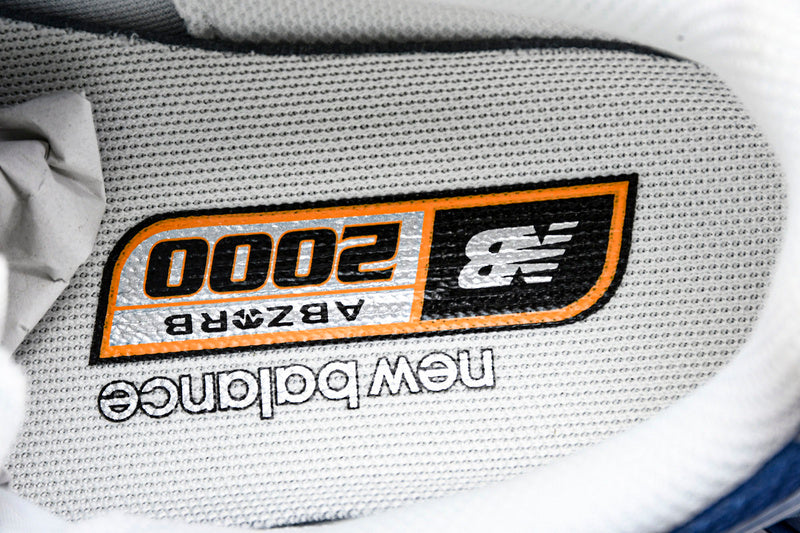 Tênis New Balance 2000