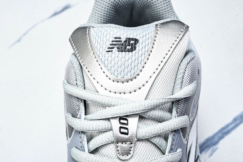 Tênis New Balance 2000