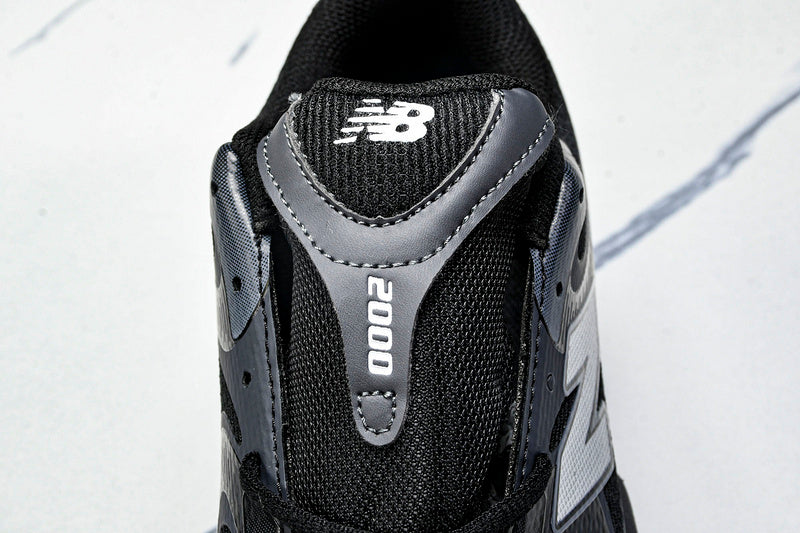 Tênis New Balance 2000