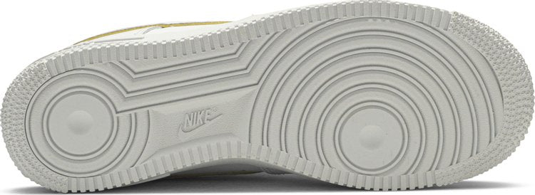 Nike Air Force 1 07 ESS 'Ouro Metálico'