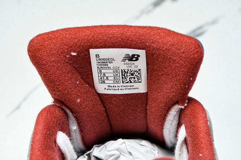 New Balance 9060 OLIVINA
