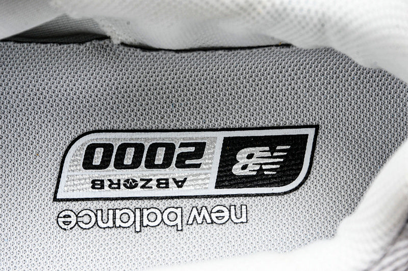 Tênis New Balance 2000