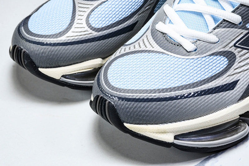 Tênis New Balance 2000