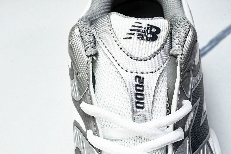 Tênis New Balance 2000