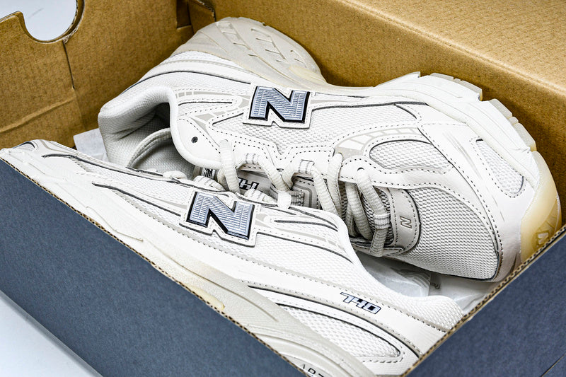 New Balance 740