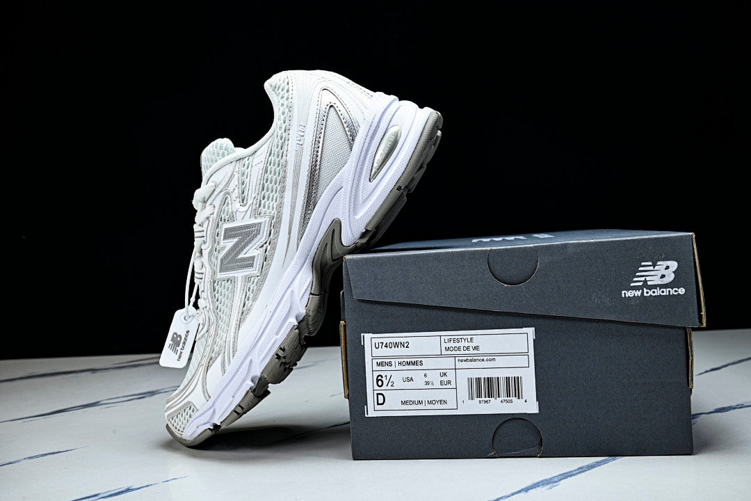 New Balance 740