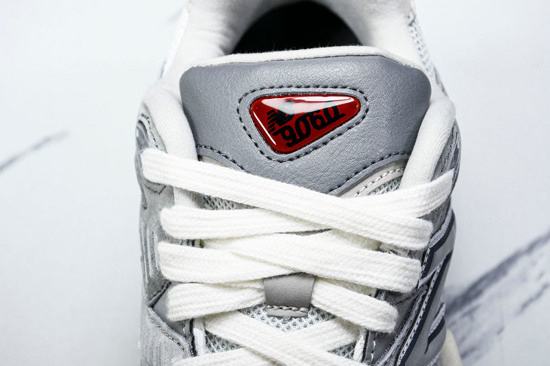 New Balance 9060 OLIVINA