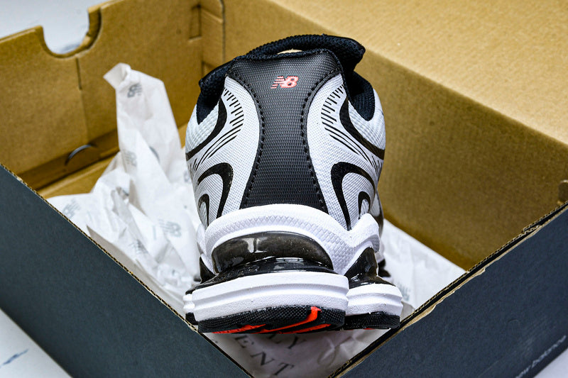 Tênis New Balance 2000