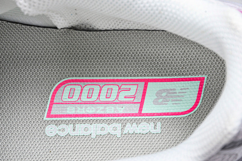 Tênis New Balance 2000