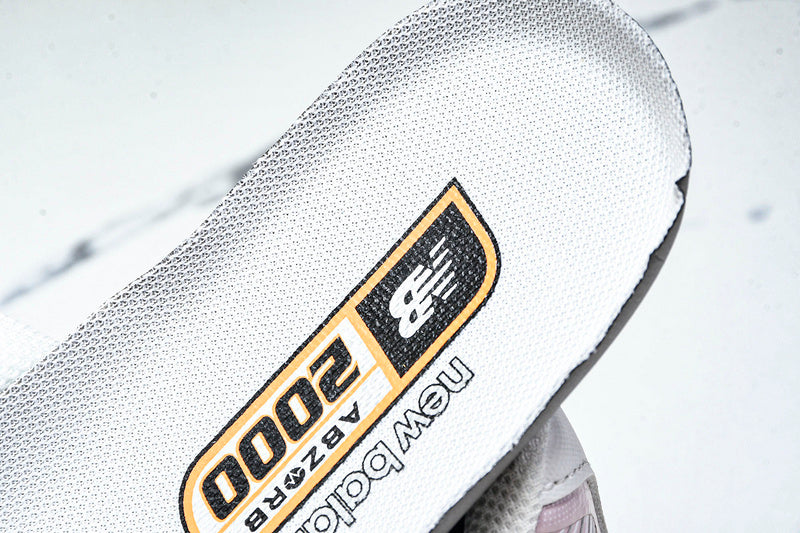 New Balance 2000 Sneakers