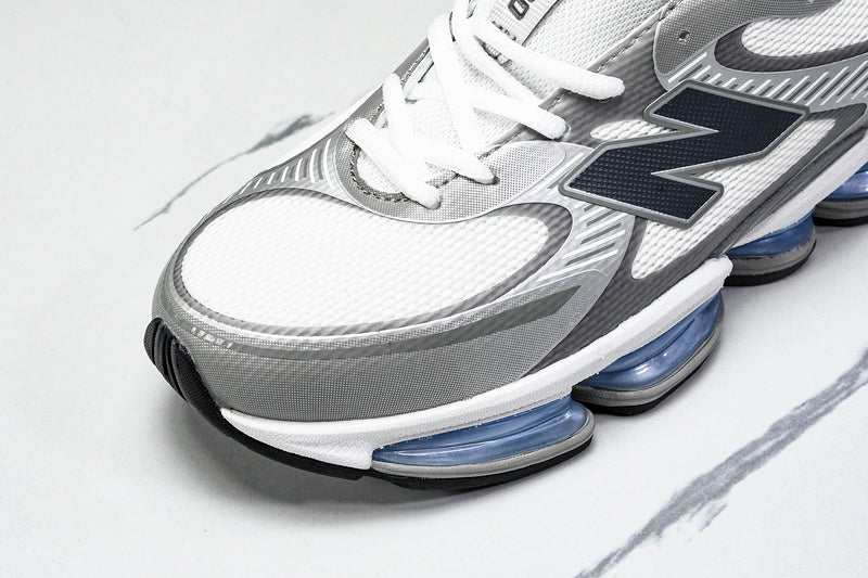 Tênis New Balance 2000