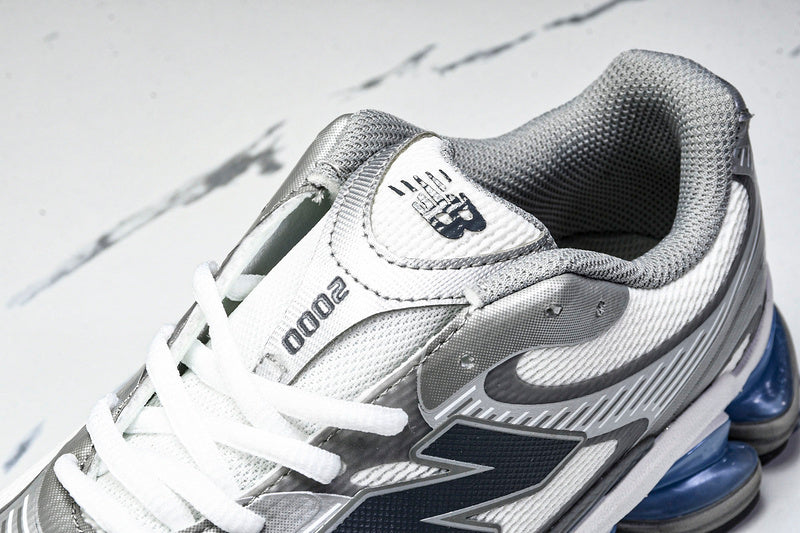 Tênis New Balance 2000