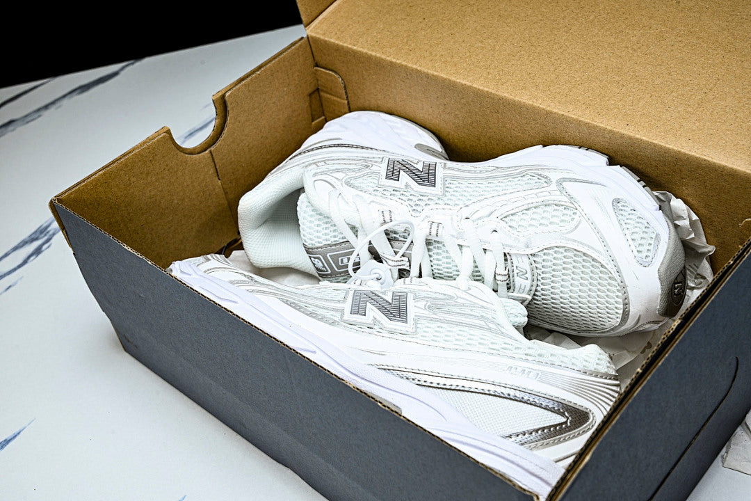 New Balance 740