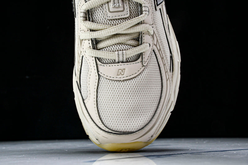 New Balance 740