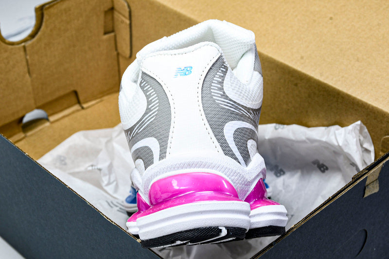 Tênis New Balance 2000