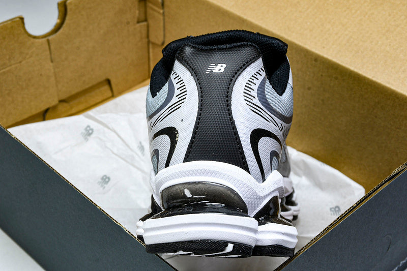 Tênis New Balance 2000