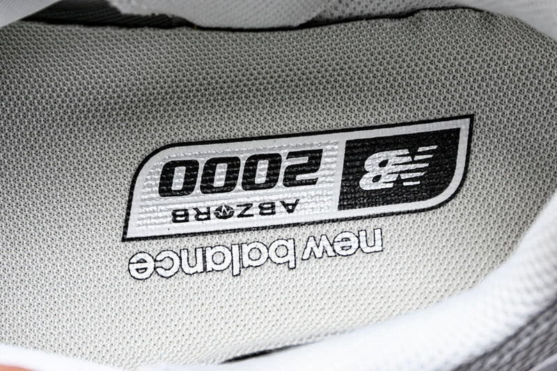 Tênis New Balance 2000