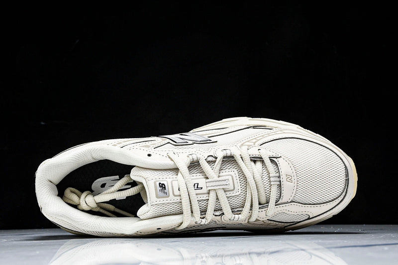 New Balance 740
