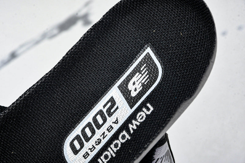 Tênis New Balance 2000