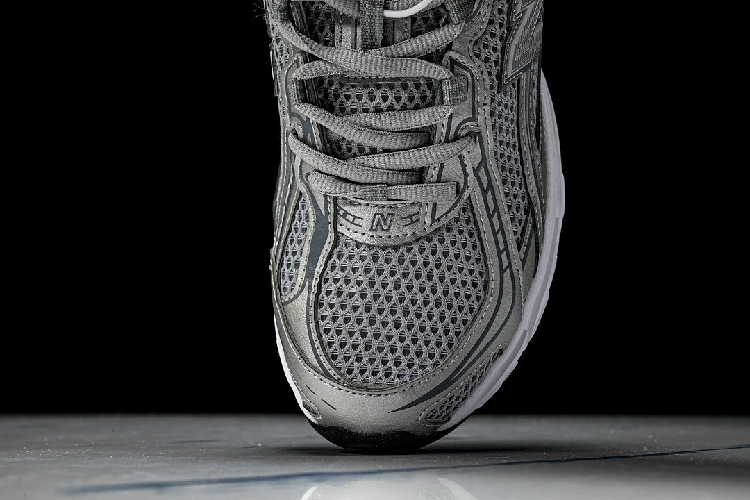New Balance 740