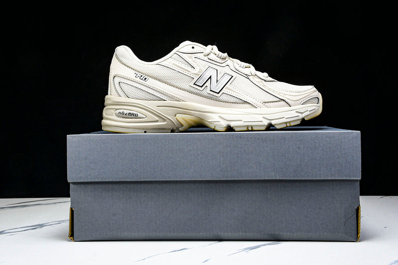 New Balance 740