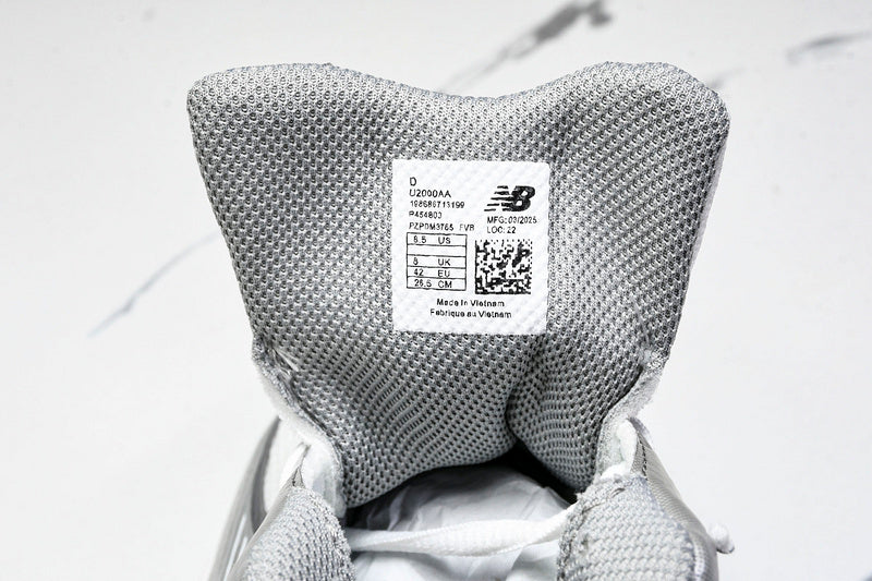 Tênis New Balance 2000