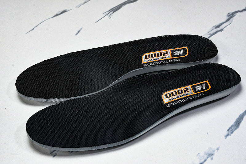 Tênis New Balance 2000
