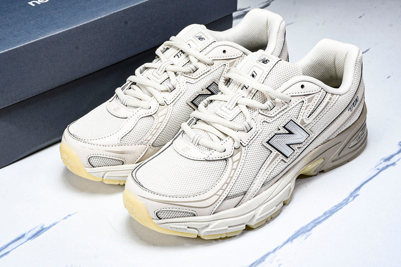 New Balance 740