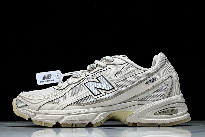 New Balance 740