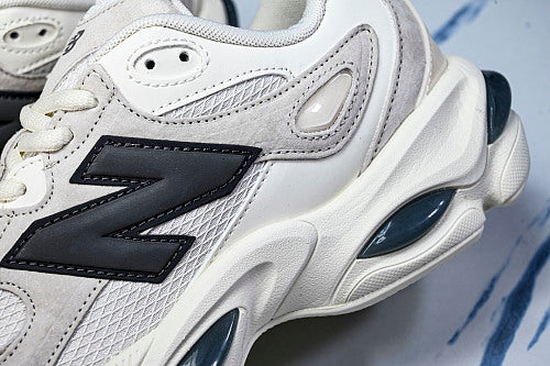 New Balance 983