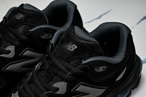 New Balance 983