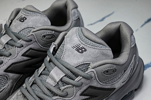 New Balance 983