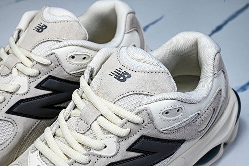 New Balance 983