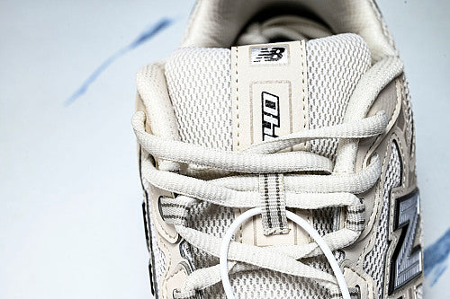 New Balance 740