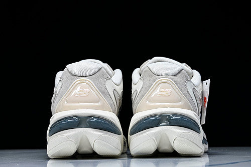 New Balance 983