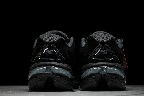 New Balance 983