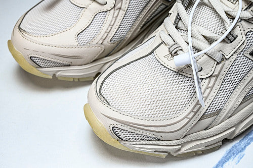New Balance 740