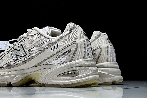 New Balance 740