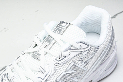 New Balance 740